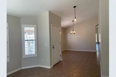 21611 N 48th Place, Phoenix, AZ 85054 - Photo 2
