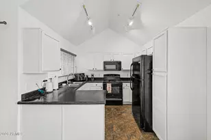 1633 E Lakeside Dr, Gilbert, AZ 85234 - Photo 2