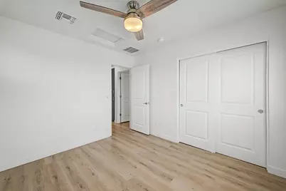 136 W Latona Road, Phoenix, AZ 85041 - Photo 32