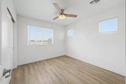 136 W Latona Road, Phoenix, AZ 85041 - Photo 30