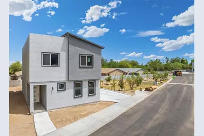 105 W Latona Road, Phoenix, AZ 85041 - Photo 1