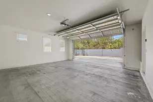 105 W Latona Rd, Phoenix, AZ 85041 - Photo 40