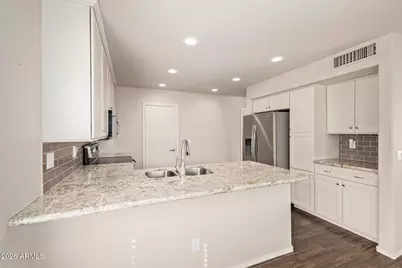 4631 E Lone Cactus Drive, Phoenix, AZ 85050 - Photo 6