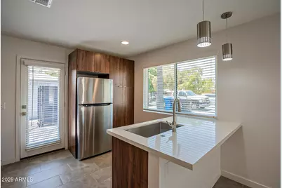 6227 N 13th Place #Apt 2, Phoenix, AZ 85014 - Photo 4