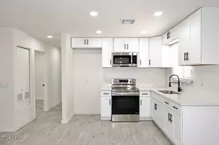 4343 E Union Hills Dr, Phoenix, AZ 85050 - Photo 10