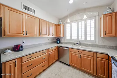 8929 W Lisbon Lane, Peoria, AZ 85381 - Photo 16