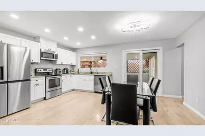 4146 W Desert Hills Drive, Phoenix, AZ 85029 - Photo 8