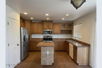 658 E Christopher Street, San Tan Valley, AZ 85140 - Photo 2