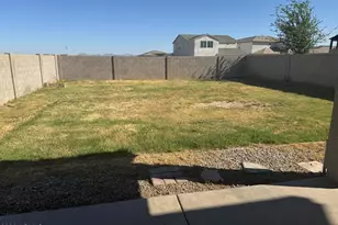 658 E Christopher St, San Tan Valley, AZ 85140 - Photo 8