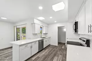 10927 W Peoria Ave, Sun City, AZ 85351 - Photo 10