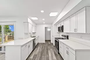 10927 W Peoria Ave, Sun City, AZ 85351 - Photo 6