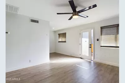 3038 N 38th Street #Apt 4, Phoenix, AZ 85018 - Photo 2