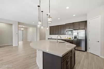 9402 W Patrick Lane, Peoria, AZ 85383 - Photo 6