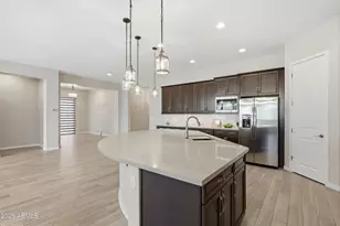 9402 W Patrick Ln, Peoria, AZ 85383 - Photo 6