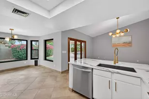 5735 E Campo Bello Dr, Scottsdale, AZ 85254 - Photo 14