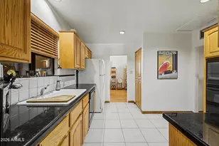1132 E Flynn Ln, Phoenix, AZ 85014 - Photo 18