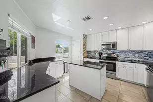 12102 N 79th Ave, Peoria, AZ 85345 - Photo 8