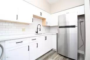 2807 E Paradise Ln, Phoenix, AZ 85032 - Photo 4