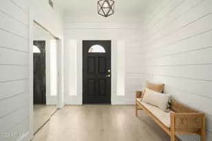 4102 E Siesta Ln, Phoenix, AZ 85050 - Photo 2