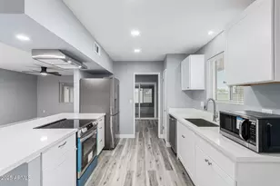 10022 W Mountain View Rd, Sun City, AZ 85351 - Photo 10