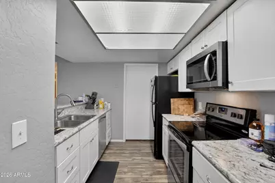 2019 W Lemon Tree Place #1160, Chandler, AZ 85224 - Photo 2