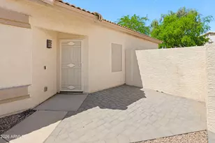 490 S Catalina St, Gilbert, AZ 85233 - Photo 2
