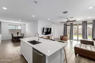 1631 W Paseo Way, Phoenix, AZ 85041 - Photo 4