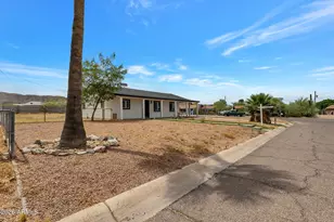 219 W Paseo Way, Phoenix, AZ 85041 - Photo 2