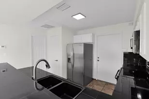 1124 E Rose Ln, Phoenix, AZ 85014 - Photo 8