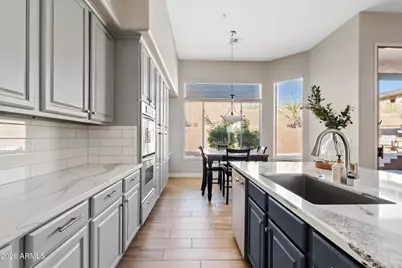 549 E Mountain Sage Drive, Phoenix, AZ 85048 - Photo 10