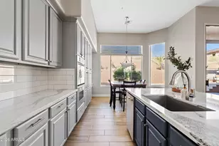 549 E Mountain Sage Dr, Phoenix, AZ 85048 - Photo 10