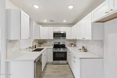 13415 N 20th Street #8, Phoenix, AZ 85022 - Photo 2