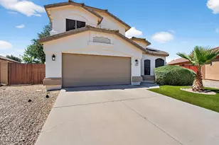 2208 S Peppertree Ct, Gilbert, AZ 85295 - Photo 8