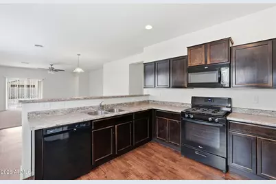 8141 W Encinas Lane, Phoenix, AZ 85043 - Photo 12