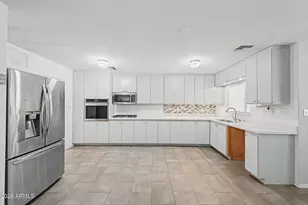 3907 E Mulberry Dr, Phoenix, AZ 85018 - Photo 10