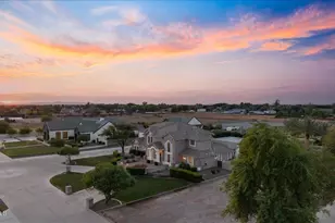 17718 E San Carlos Way, Gilbert, AZ 85298 - Photo 16