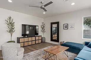 3746 E Earll Dr, Phoenix, AZ 85018 - Photo 8