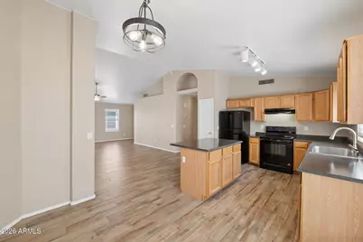 18642 N 42nd Street, Phoenix, AZ 85050 - Photo 8