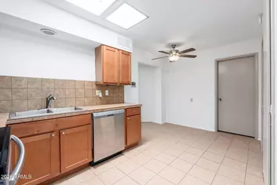 13221 N 110th Avenue, Sun City, AZ 85351 - Photo 6