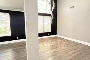 3204 W Lynne Ln, Phoenix, AZ 85041 - Photo 14