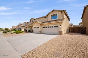 3204 W Lynne Ln, Phoenix, AZ 85041 - Photo 2