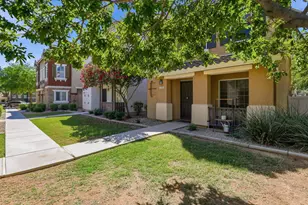 1380 S Sabino Dr, Gilbert, AZ 85296 - Photo 4