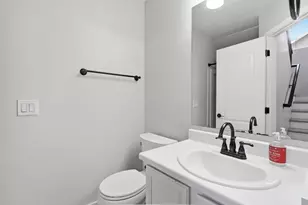 1380 S Sabino Dr, Gilbert, AZ 85296 - Photo 10