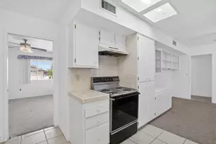 10317 W Andover Ave, Sun City, AZ 85351 - Photo 8