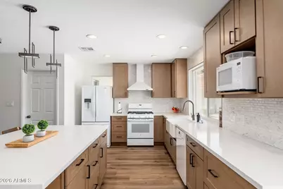 2426 E Sahuaro Drive, Phoenix, AZ 85028 - Photo 2