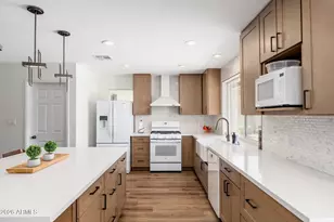 2426 E Sahuaro Dr, Phoenix, AZ 85028 - Photo 2