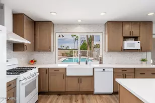 2426 E Sahuaro Dr, Phoenix, AZ 85028 - Photo 6