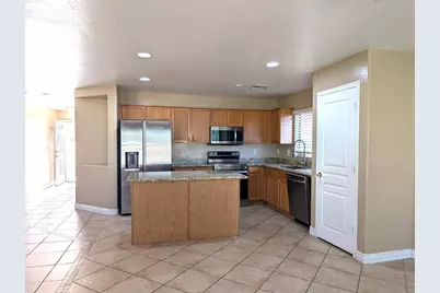 4226 N 92nd Lane, Phoenix, AZ 85037 - Photo 4