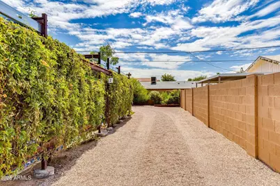 4819 E Cambridge Avenue #Apt 1, Phoenix, AZ 85008 - Photo 10