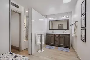 8650 E Via De La Escuela St, Scottsdale, AZ 85258 - Photo 14
